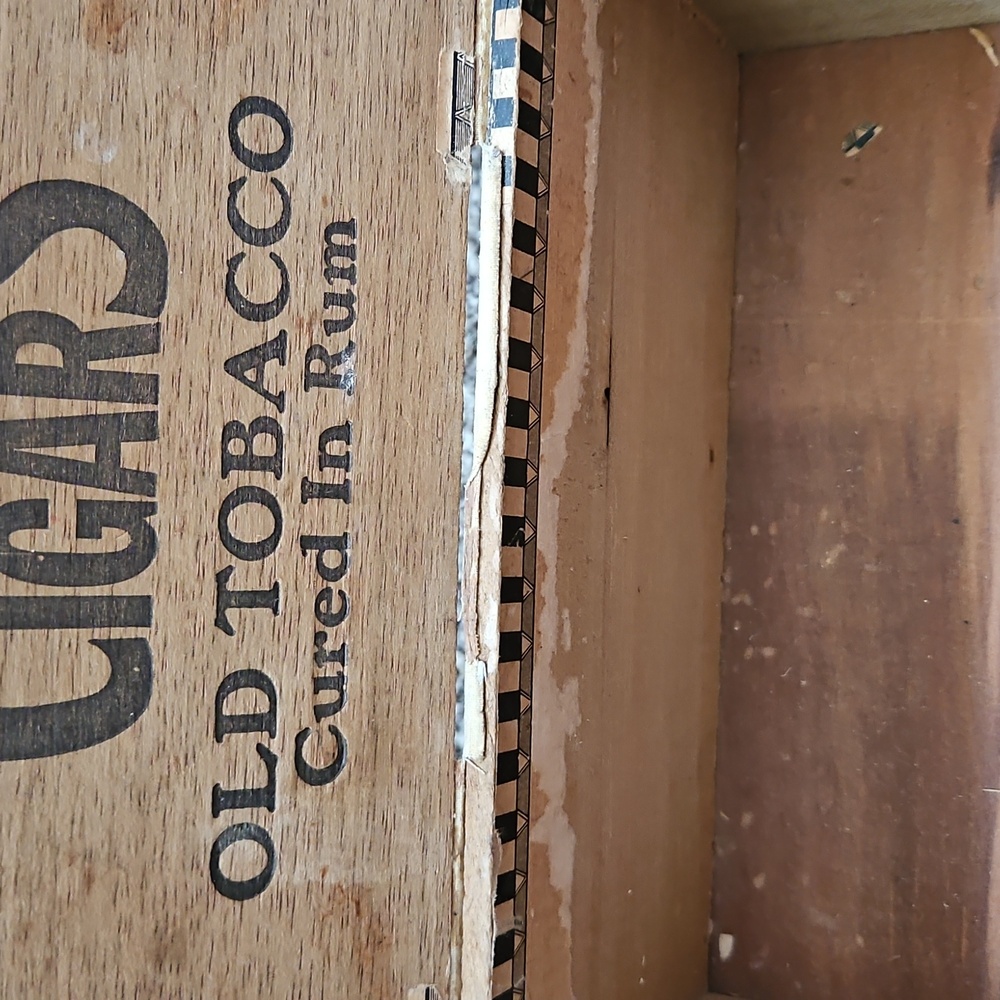 Vintage Rustic Garcia Sweets Wooden Cigar Box - Picture 3 of 8